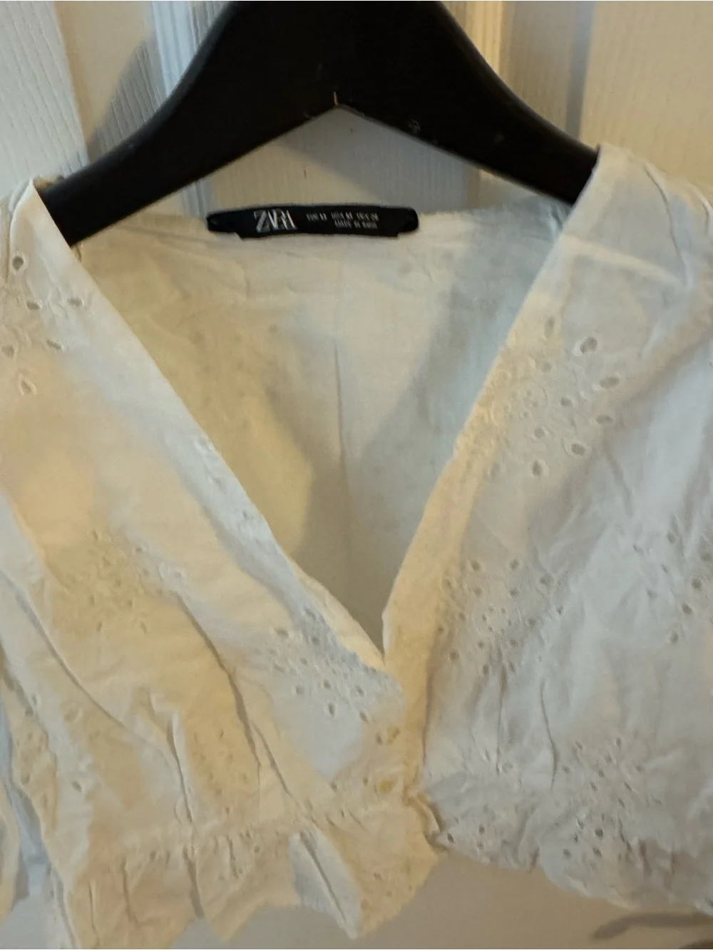 Zara White Eyelet V-Neck Cropped Blouse